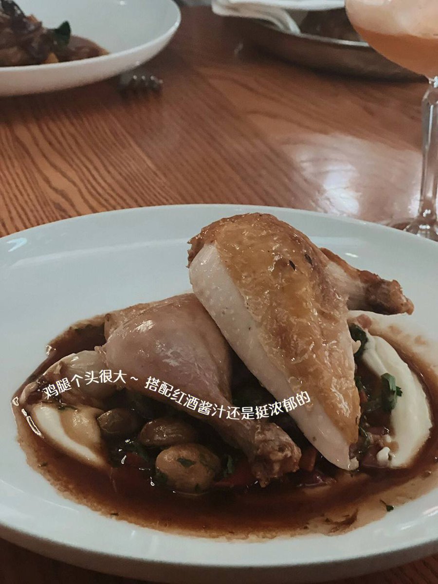 CarterC95856543's tweet photo. #Monarque The special spices were used to treat the flavor of the snail itself, and it melted in my mouth, which is very much my favorite taste, and of course, I also like the bone marrow underneath. The downside may be the small quantity, which is an appetizer. #Montreal #France https://t.co/8U7tzYvILo