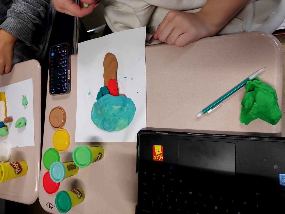 ShawnaTurco's tweet image. Stress relieving and building knowledge? Building brain structures with @PlayDoh #psychology #teachertwitter