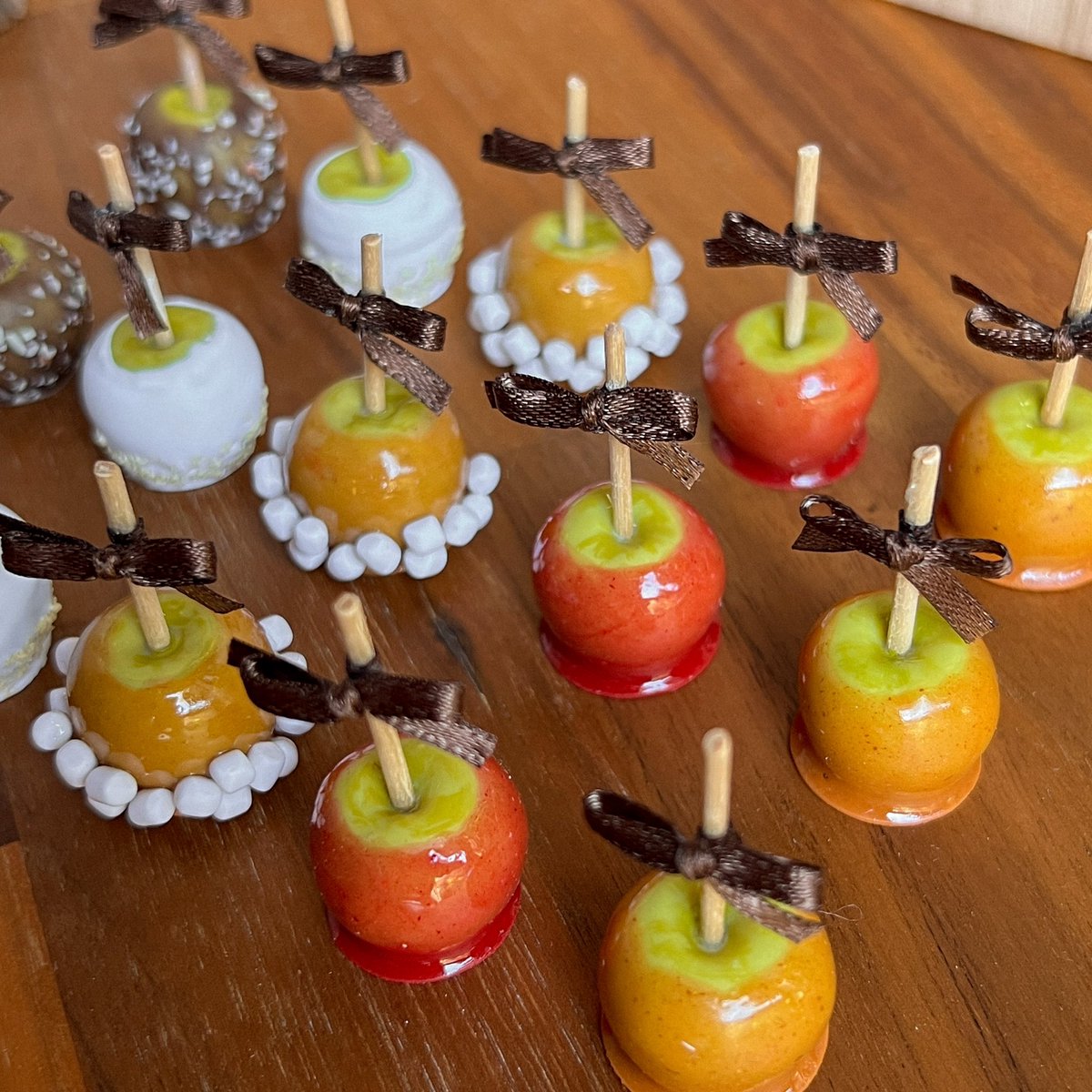 camila on Twitter "miniature candy apples to decorate your fridge for
