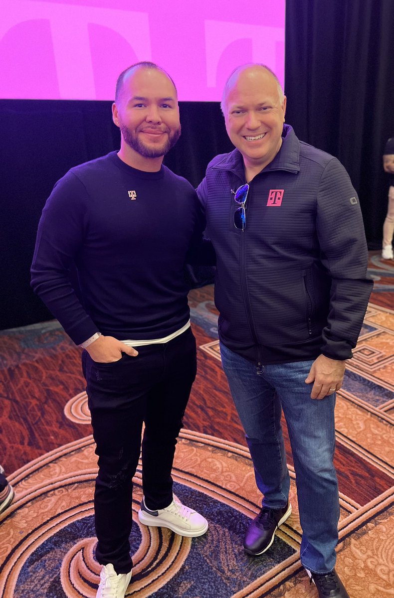 _MichaelOrtega's tweet photo. Great time seeing @MikeSievert &amp; @JonFreier! Loved the town hall and building new friends in Dallas, Texas #TMFB #Uncarrier #WeWontStop https://t.co/MOxsf84UN0