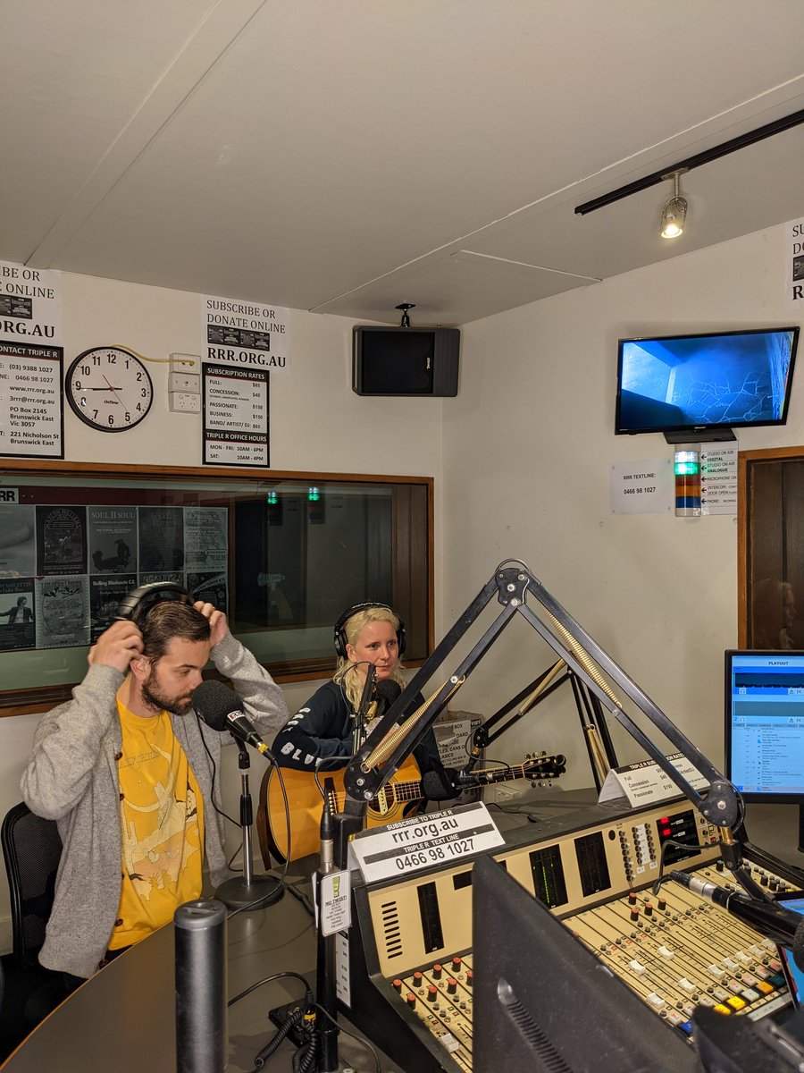 Fakefasters's tweet image. Big scary in the @3RRRFM house!