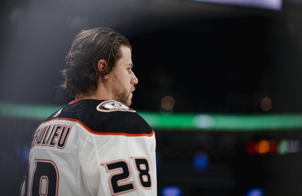 AnaheimDucks's tweet photo. Gettin' ready for the Bs in Boston
#FlyTogether https://t.co/OODs8vObQZ