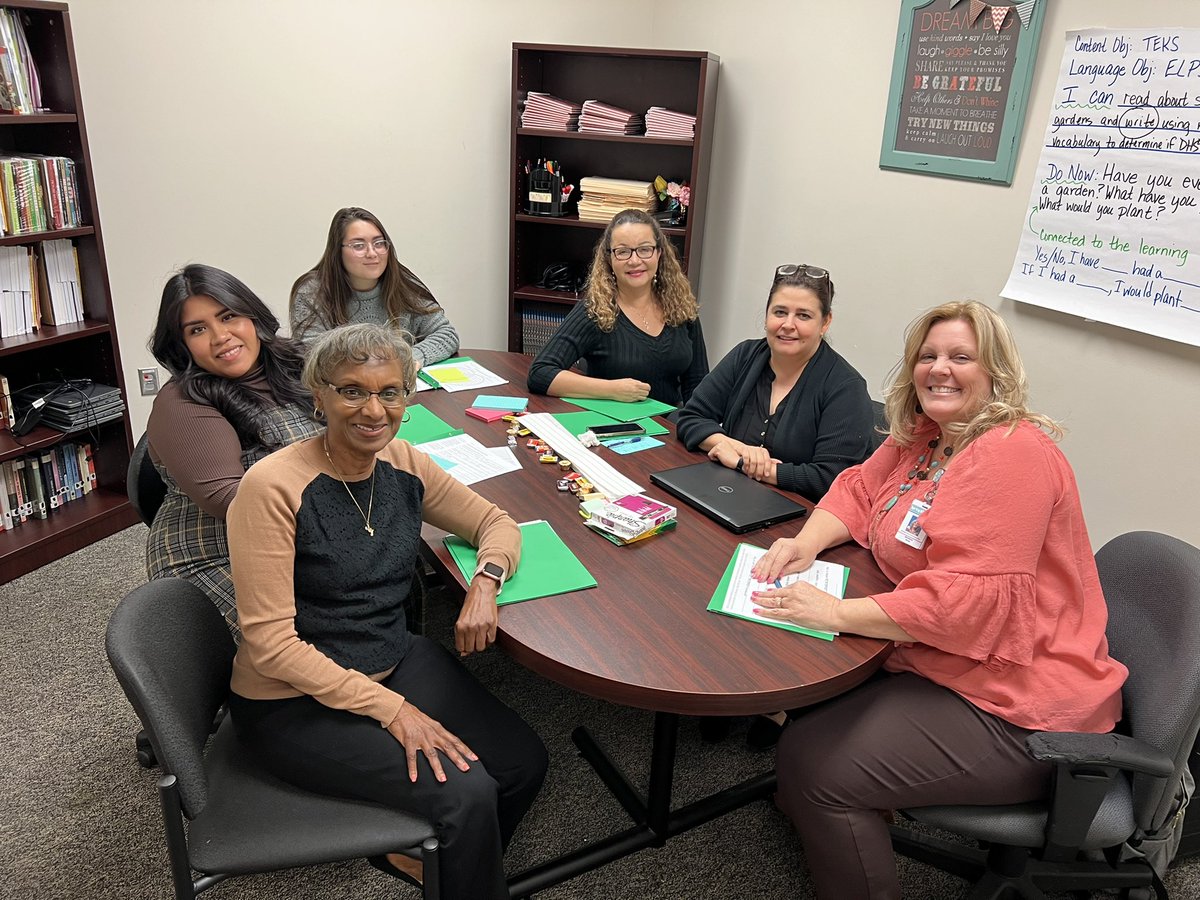 PeakBrendaK's tweet photo. @Dekaneywildcat What JOY working with this amazing ESL team at DHS today. They are Learning and Leading through continuous growth!  #studentfocused #relationshipcentered @SISD_MultiPrgms https://t.co/hrDcuReuPF