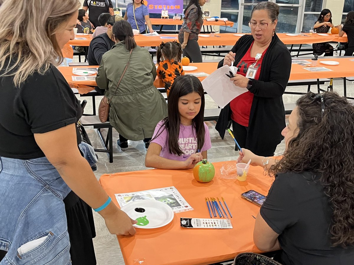 CD4ACE's tweet photo. Parents Teachers &amp; Artist, working on their Fall creations. Pumpkins are their next blank canvas. What creation are you making to celebrate https://t.co/ncGSCbfjvV