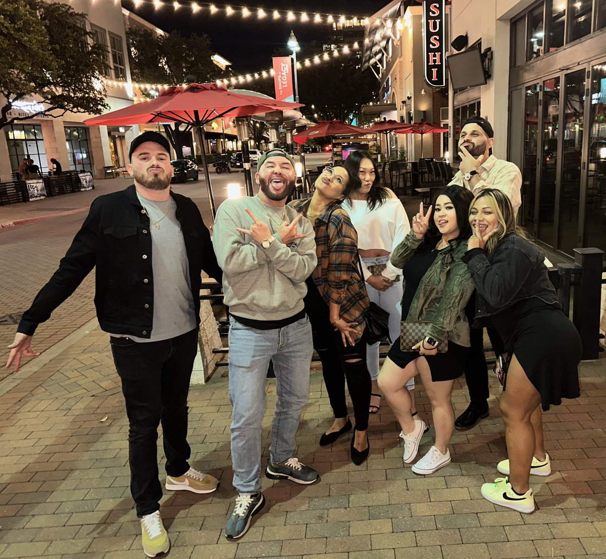 _MichaelOrtega's tweet photo. When co-workers turn into friends! 💪🏼 https://t.co/PNDozgBgmm