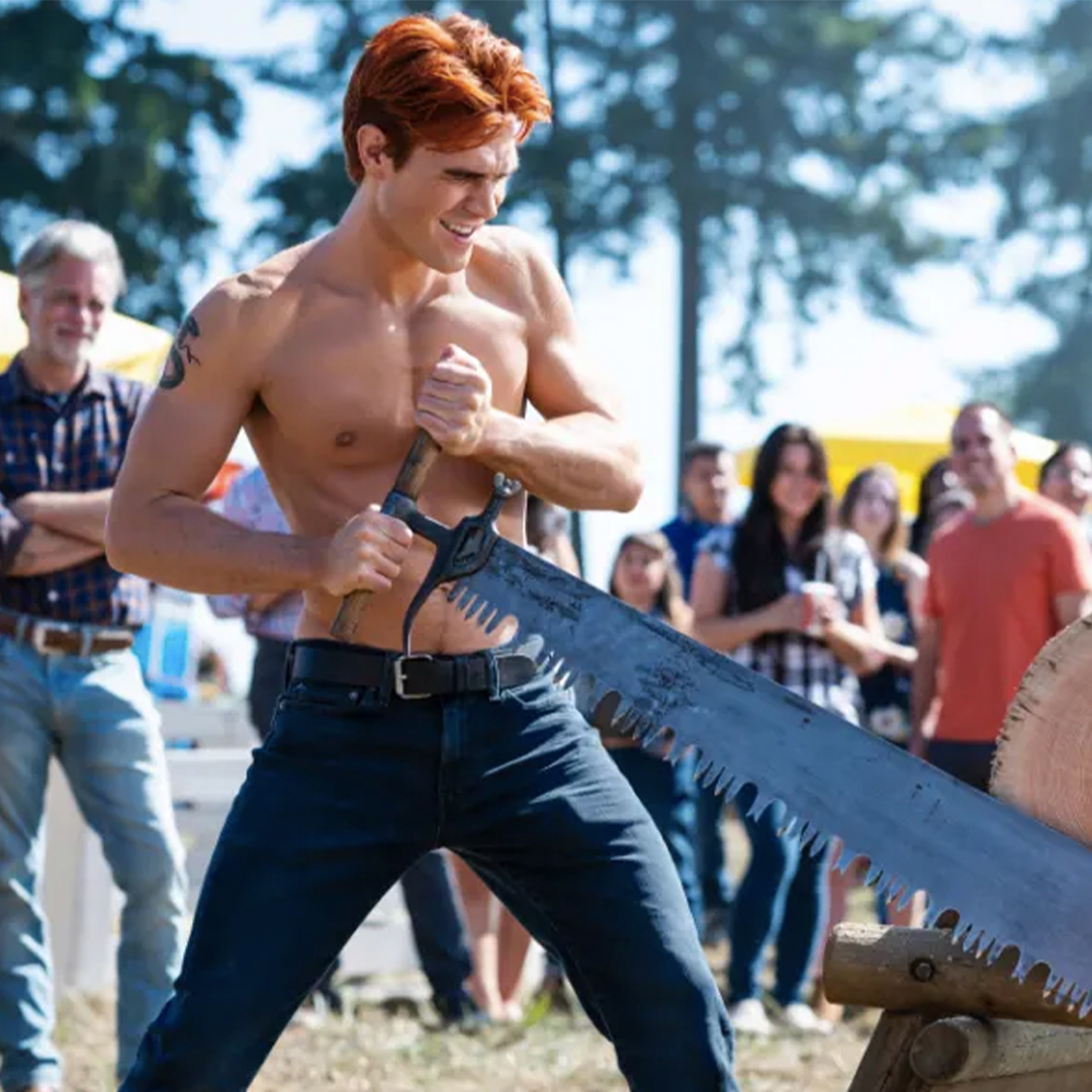ArchieComics's tweet photo. Dunno about you all, but we're pretty sure KJ Apa could handle the apocalypse. His Archie is ready! Just saying...😏
https://t.co/K7J8MGwyAB
#ArchieComics #Riverdale #ArchieVsTheWorld https://t.co/b15cxbCSIr