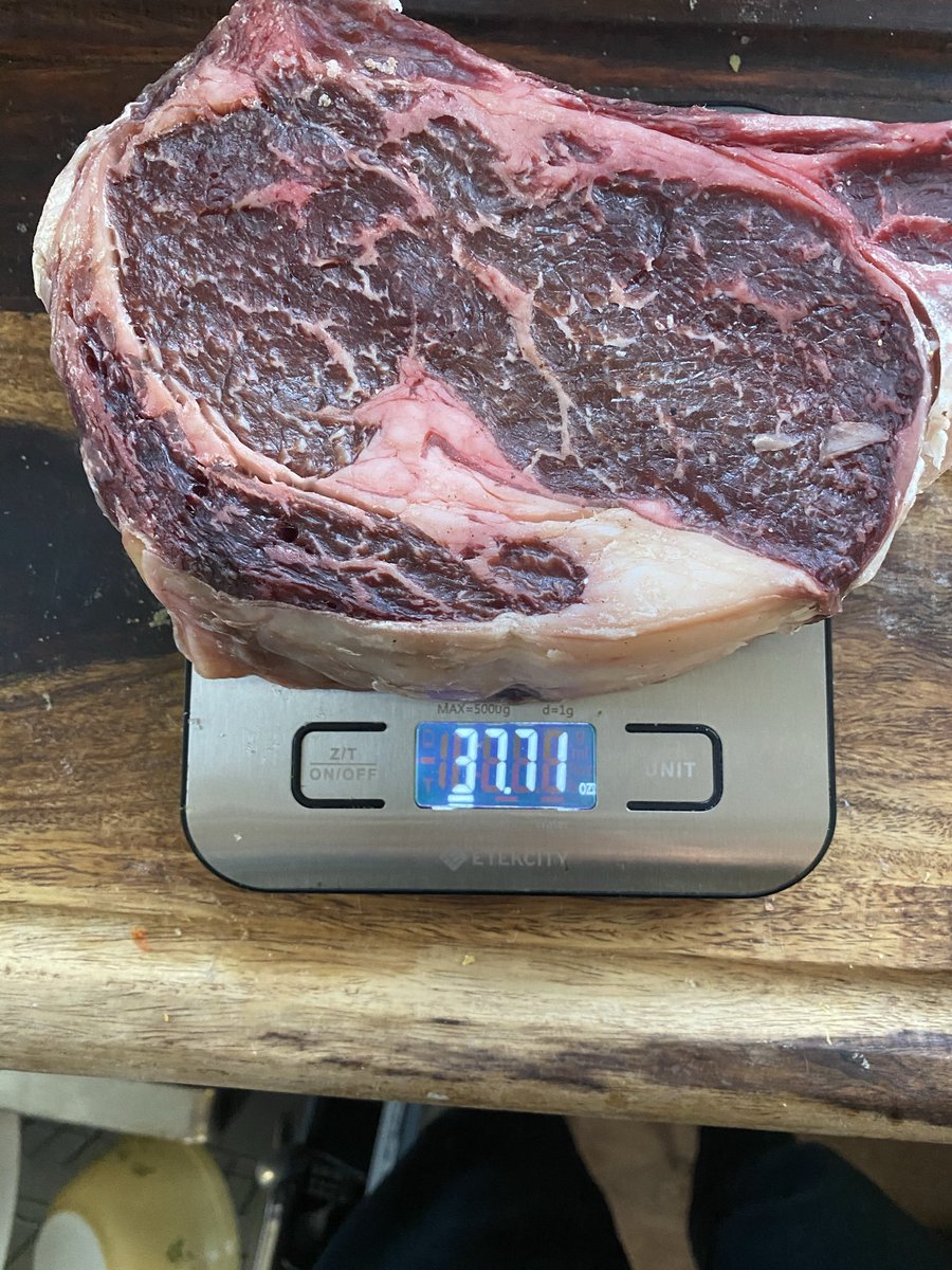 How to PERFECTLY Cook MASSIVE 3 inch/2.5lb Rib Eye Steak 🥩🥩🥩🥩🥩🥩🥩🥩🥩🥩 [Thread 🧵] Reverse Sear Charcoal x Traeger This is one of my favorite method’s & gives you the perfect crust & thicker inside band of rare steak [1/6]