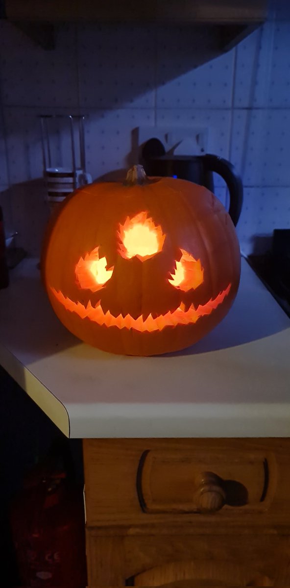 REDJACK777's tweet photo. @DestinyTheGame #FotLPumpkin
Mine and my buddy's (@SNTINL1 ) pumpkins, nothing too crazy but we're proud of them 👌 Happy spooky season everyone! https://t.co/bVRGJMXo0d