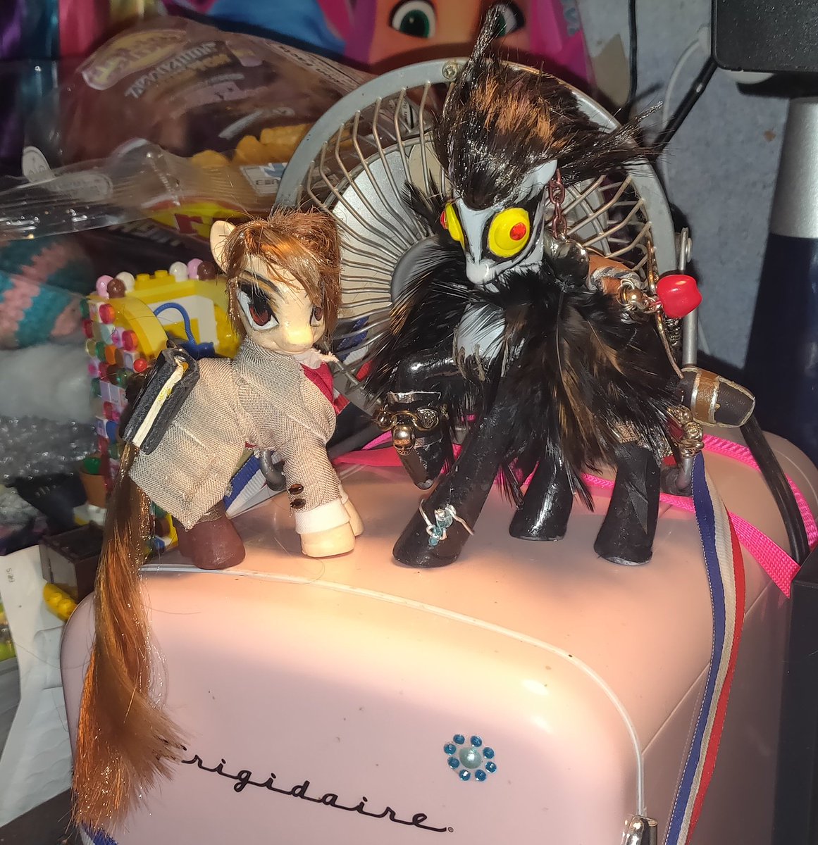 ManaCrafts's tweet photo. Death Note customs at their new home thanks to @MLPFIMTPM for handling them for me!
#DEATHNOTE #animegirl #AnimeLover #animefanart #MLP #mylittlepony #mlpart #mlpfan #mlpfandom #toycollector #mlpcollector #craft #anime #MLPFiM #g4mlp #toy https://t.co/g8knrmbzrz