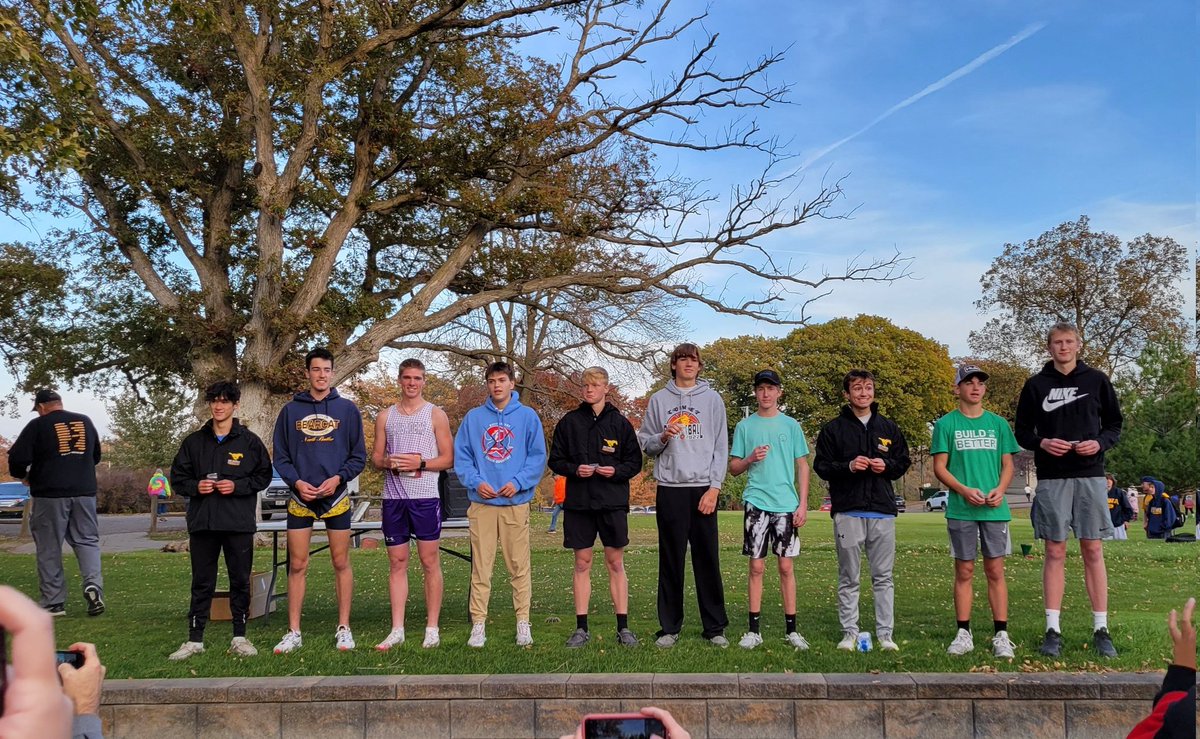 It's a great day to be a Lynx fan! Individual State Qualifiers <a href="/MeghanMWheatley/">Meghan</a> Champion, <a href="/bryncollum2/">Bryn Collum</a> 4th, Peyton McMahon 7th. <a href="/calebbildstein/">Caleb Bildstein</a> 7th, <a href="/Landon1707/">Landon</a> 9th, <a href="/TyPflughaupt/">Ty Pflughaupt</a> 10th! #NLXC #believeitachieveit #lynxcountry