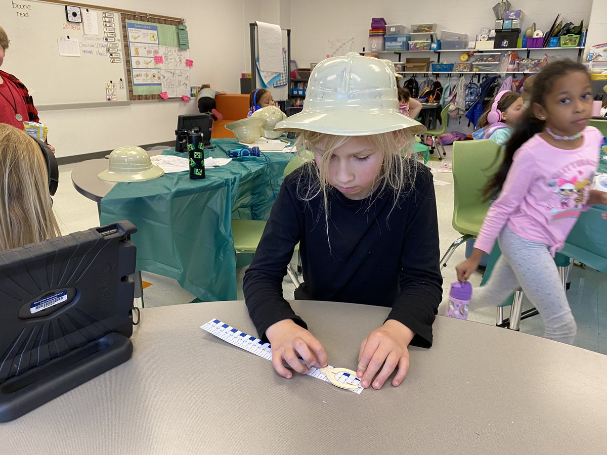 JES_Robb's tweet photo. Measuring and graphing data for our research! https://t.co/55IJJ0eLrv