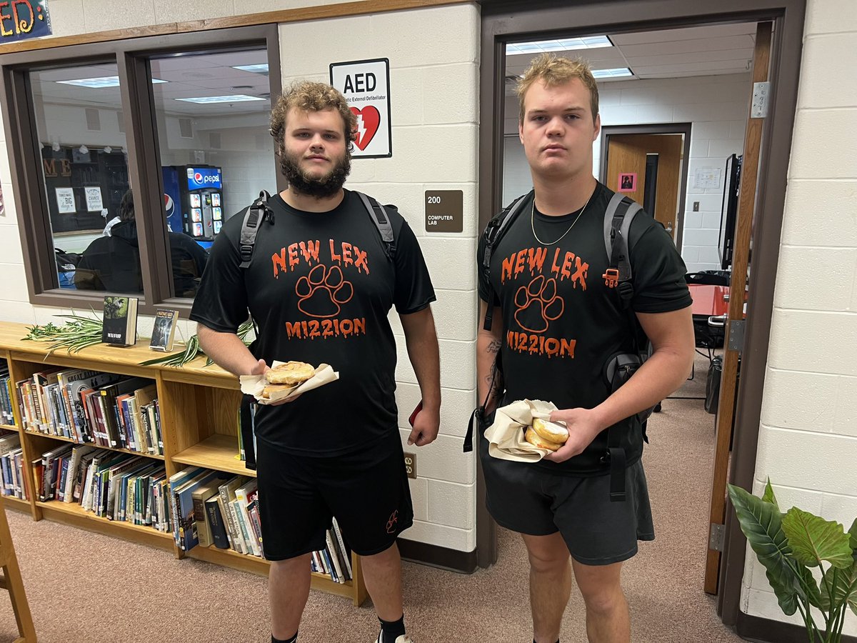 CoachLewisNL's tweet photo. Another Friday night that these HAWGS gave up 0 sacks. Decided to change it up a little. So donuts instead of pancakes. https://t.co/ISSfnF0Sor