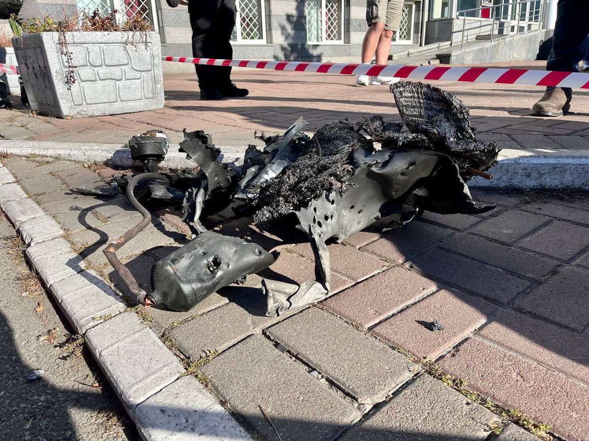 UkraineLiberate's tweet photo. The Iranian regime provides #Russia with kamikaze drones to terrorize the  #Ukrainian people. 

While their own population are in revolution against the states tyranny..

This young girl took a shotgun blast from the #Iranian forces. 

#IranRevolution2022 #RussiaisATerroistState https://t.co/i2mGYPZmaR