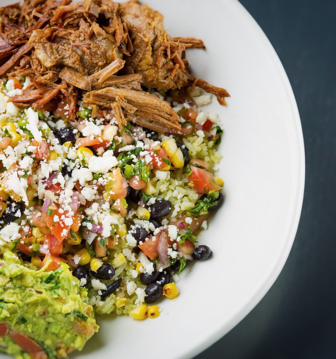 BrownstoneChi's tweet photo. A pretty perfect bowl, and almost too pretty to eat…almost 🤤
🍽 Barbacoa Bowl: Braised Beef, Queso Fresco, Black Beans, Guacamole, Pico de Gallo, Roasted Corn, House Salsa &amp; Cilantro Lime Rice

#betterinbowls #chicagofoodgoals https://t.co/MDVIxUF6iK