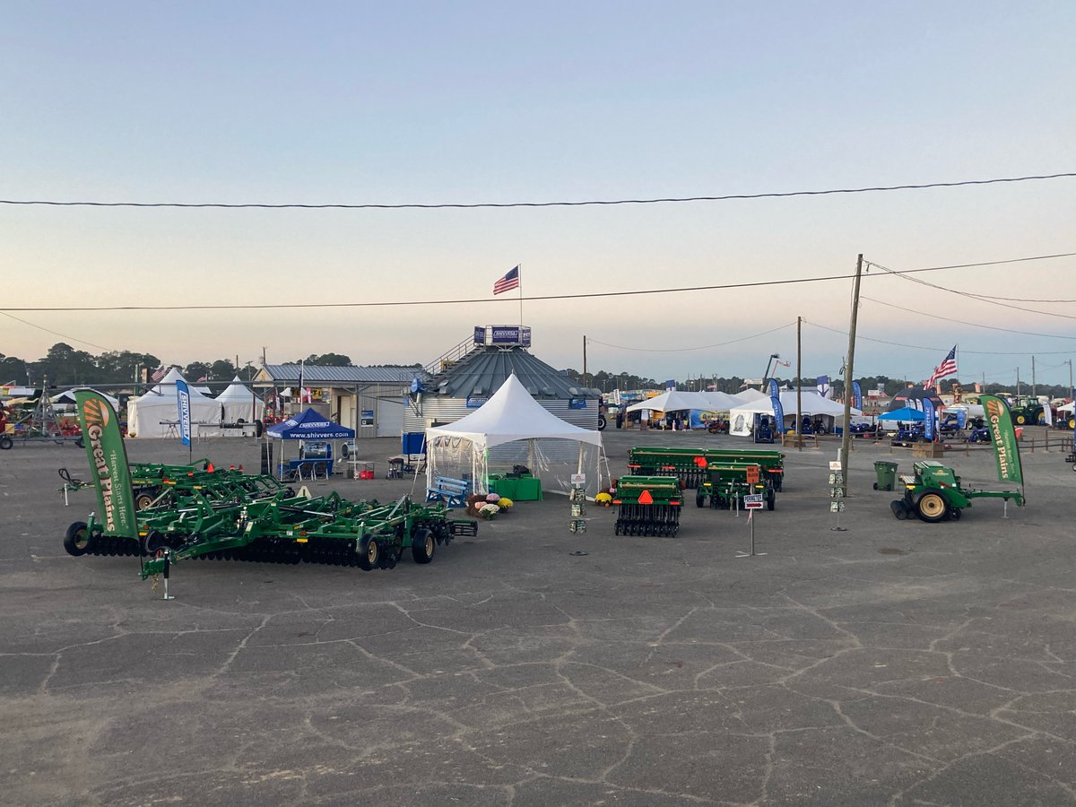 GreatPlains_Ag's tweet image. That&apos;s a wrap for this year&apos;s Sunbelt Ag Expo!☀️
Farm show season is quickly coming to a close, if you couldn&apos;t make it to a show this year, contact your local Great Plains dealer to set up a field demo!
#FarmShows #FieldDemos #HarvestStartsHere