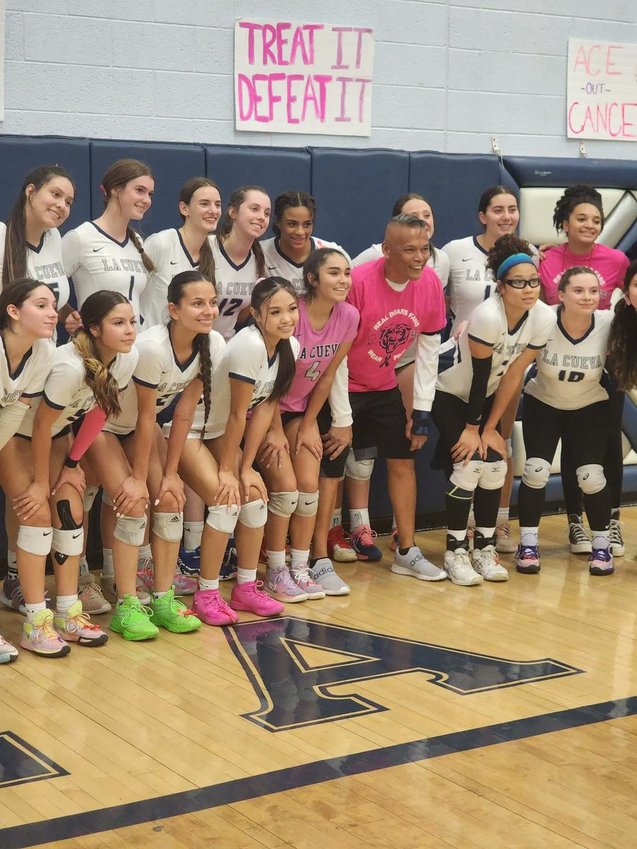 NeighborhoodJo2's tweet photo. It was about more than volleyball when La Cueva and Eldorado battled Tuesday night. It was also a time to honor a coach in the sport's community who is now battling ALS https://t.co/u91JY9MIs8 
#LaCeva #Eldorado #volleyball #ALS #LouGehrig #fundraiser #albuquerque #neighborhood https://t.co/vUe0YpYJ0Q