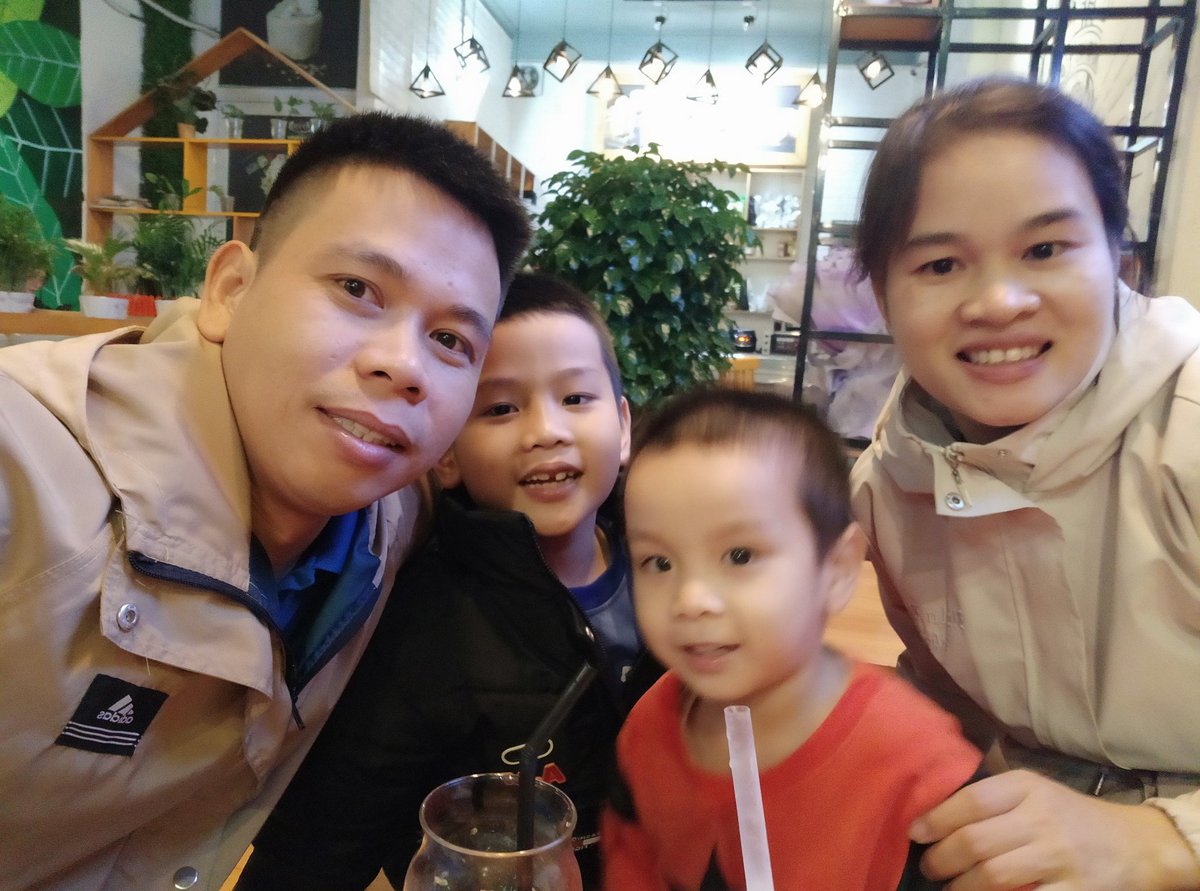 MrPaSyT's tweet photo. Cuộc sống không có gì vui ngoài tổ ấm của mình.
Nhân ngày 20/10 ba chàng trai chúc người xinh gái nhất nhà vui vẻ và mạnh khỏe! https://t.co/D2dj8WI18d