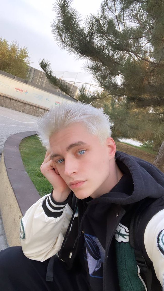 𝕮𝐨𝐧𝐧𝐨𝐫__🖋️ (@connor_maxf) on Twitter photo 