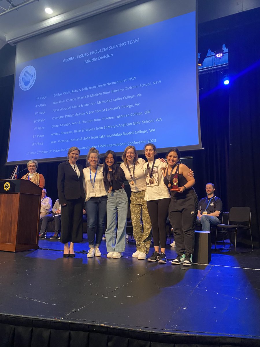 Loreto Extracurricular tweet media