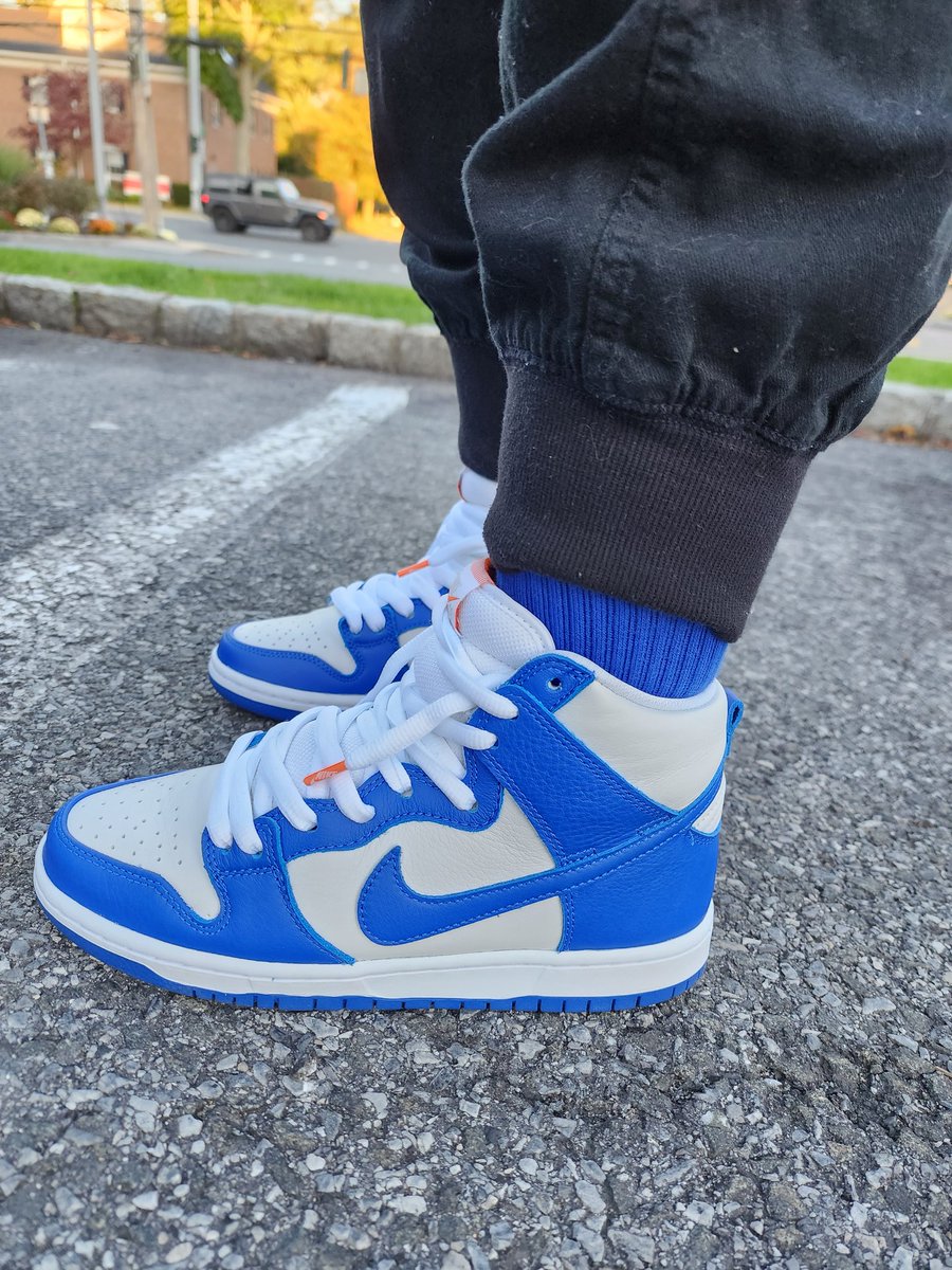 trudyspeaks's tweet photo. 👟: @nikesb Kentucky high Dunks
🧦: @stance
#KOTD #laceddifferently #sneakerheads #chicksinkicks #kick0l0gy #kicksandfros #CNKdaily #sneakHerStyle #walklikeus #walklikeher #sneakerholics #kentuckydunk #dunk #sbdunks #hellalaced #nationofsoles #shoegame #femalesneakerhead https://t.co/KeElKpygns