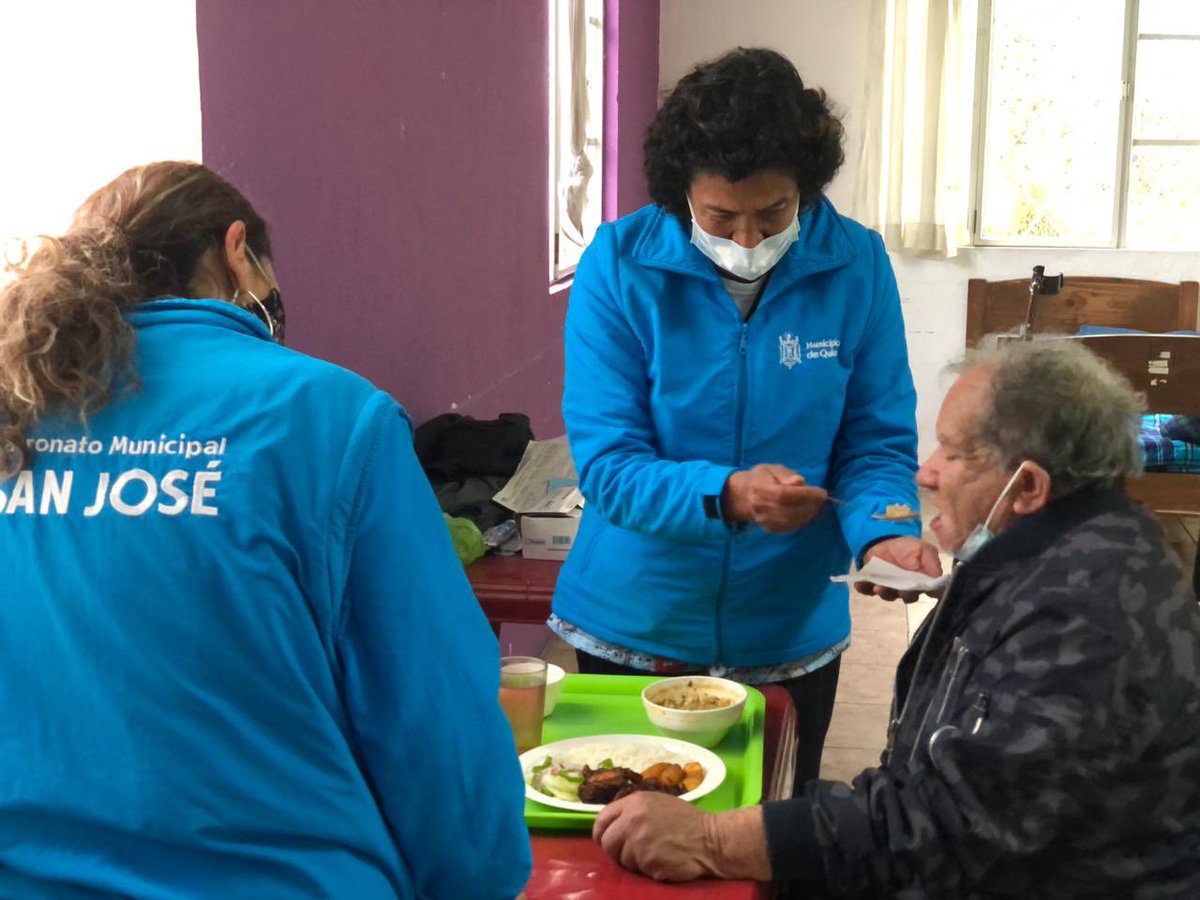 MoniSandovalUIO's tweet photo. En la #Mena2 conocimos un caso doloroso de abandono y a pesar de la ayuda de los vecinos. Filiberto necesitaba apoyo integral. Agradecemos la asistencia de @PatronatoSJ @Rogelioecheve para darle una vida digna. #VaPorTi #QuitoSur https://t.co/vx2kihkVy2