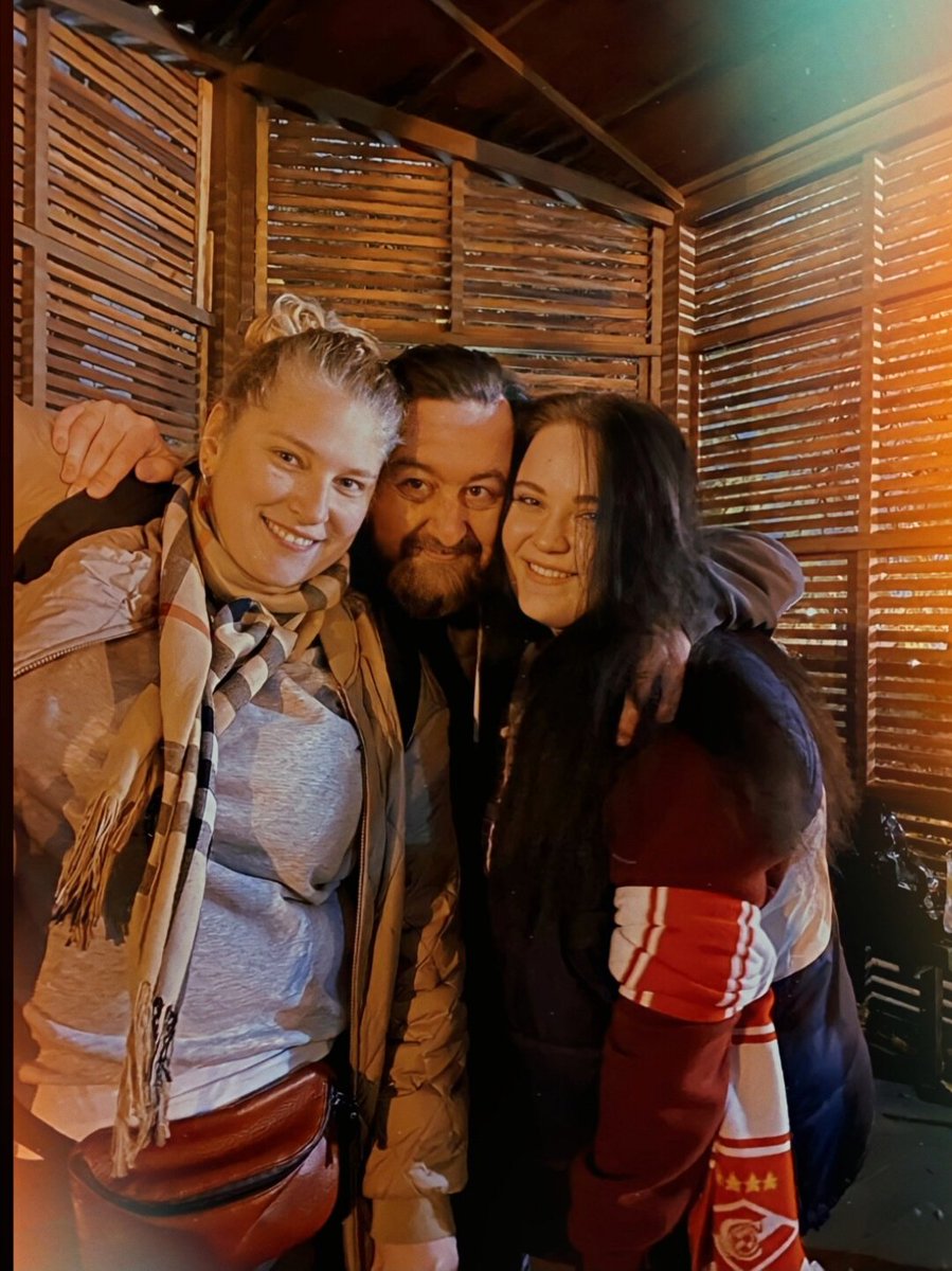 Две токсичные леди🐍🐍 и горлопан!
За минуту до вязалова © 😁