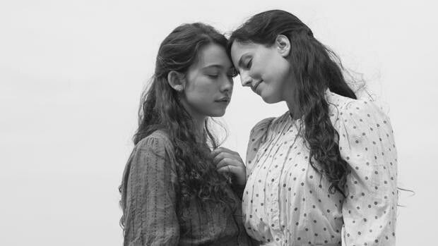 lesbistorica's tweet photo. /ᐠ - ˕ -マ buenas! 
somos una cuenta manejada por dos lesbianas no binarias, subimos hilos de cultura e historia lésbica! 
los rts y favs son agradecidos ₊˚ʚ ᗢ₊˚✧ ﾟ. https://t.co/i6Xnr7CvJQ