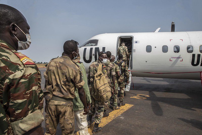 UN_CAR's tweet photo. La Cheffe de la #MINUSCA a salué les efforts du @GouvCF 🇨🇫 pour avancer dans son processus de renforcement des capacités institutionnelles du secteur de la sécurité, essentiel pour protéger sa population. https://t.co/UmnrEQH8Lu