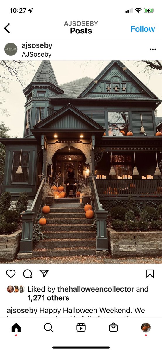 OctobersLeavess's tweet photo. Nothing better than a Halloween Victorian house in October 🎃🖤 https://t.co/GNjb5Ojwia