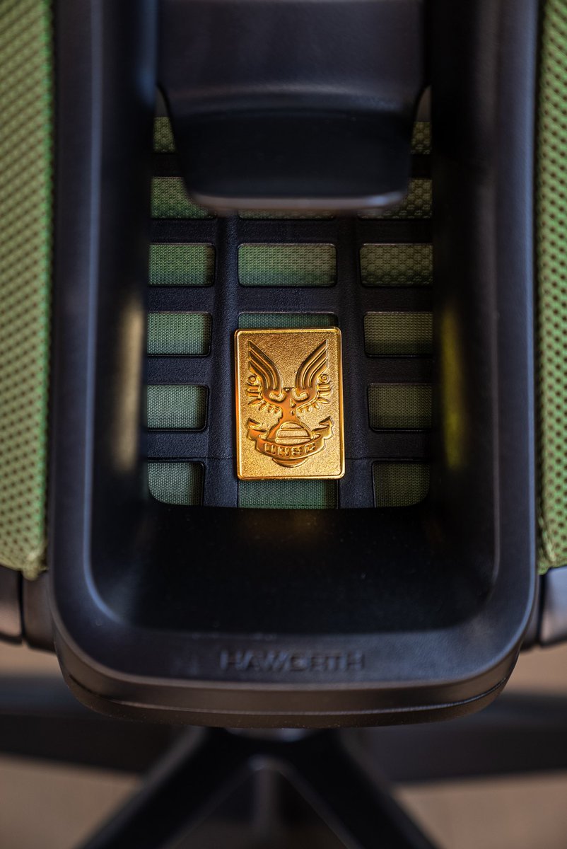 jennaezarik's tweet image. Received this @Haworthinc x @Halo chair as a gift and I’m basically Master Chief now 🔥🙏🏻