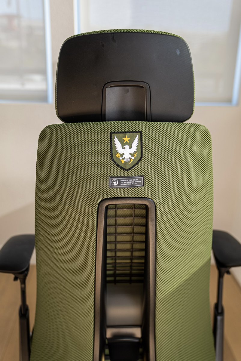 jennaezarik's tweet image. Received this @Haworthinc x @Halo chair as a gift and I’m basically Master Chief now 🔥🙏🏻