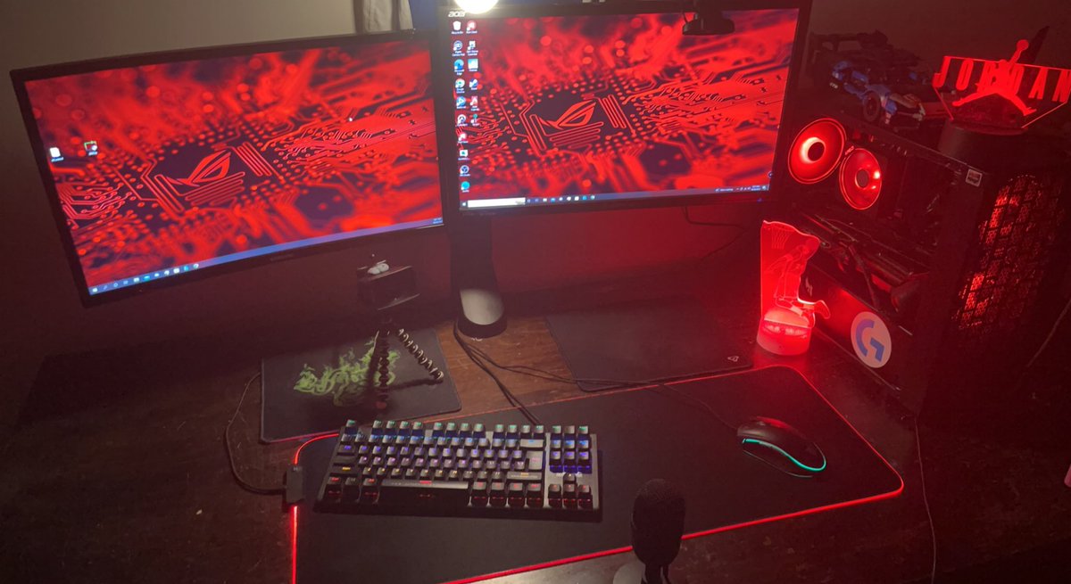 Hyperfps02's tweet image. OH EM GEE IM BRICKED UP RN 

Also I’m streaming right now too at twitch.tv/hyperfps02