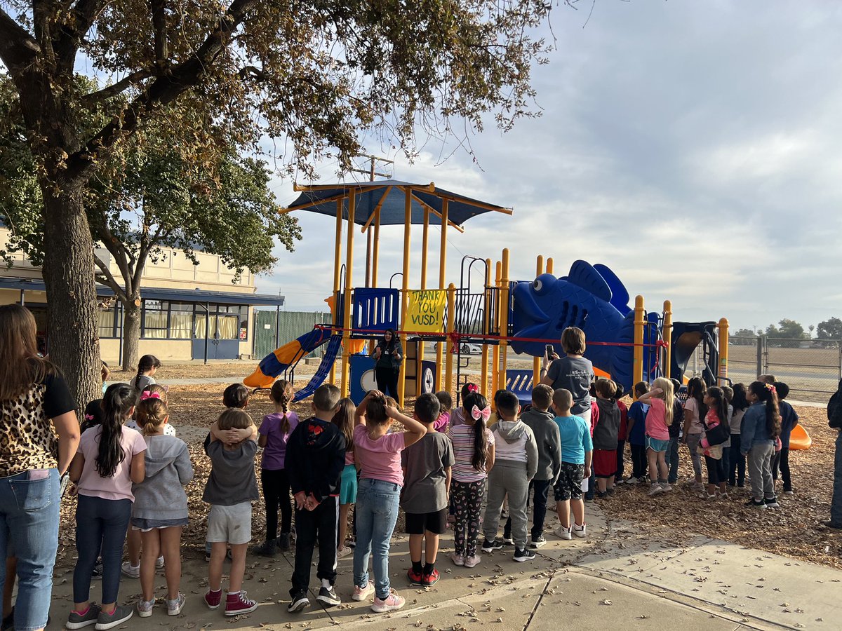 ECCoyotes's tweet photo. Elbow Creek Kindergartners had a small ribbon cutting ceremony this morning to open up our new Kindergarten playground!  We are so excited! Thank you for everyone’s hard work to get our new play structure up! https://t.co/QdtHrIJvqc