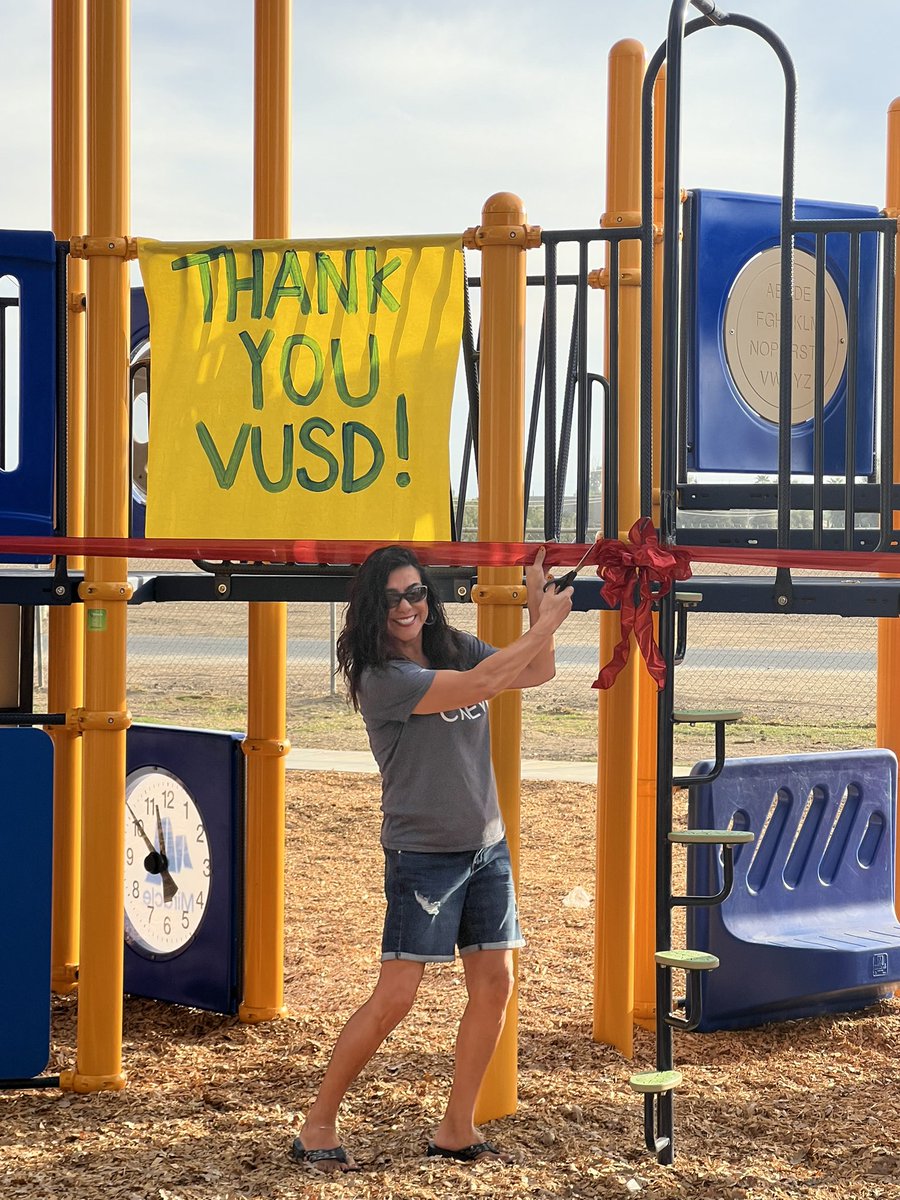 ECCoyotes's tweet photo. Elbow Creek Kindergartners had a small ribbon cutting ceremony this morning to open up our new Kindergarten playground!  We are so excited! Thank you for everyone’s hard work to get our new play structure up! https://t.co/QdtHrIJvqc