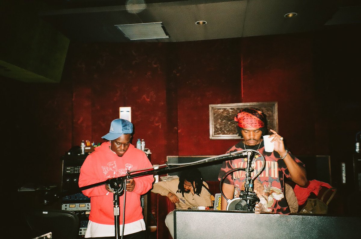 Williumm's tweet photo. Happened to be in the studio with @smino when he was working on Matinee w/ @kalbanx 🎥 https://t.co/N6KXOmzpGu
