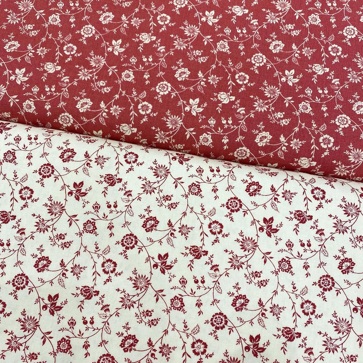 cottonfamilytmk's tweet photo. 本日はmodaから届きました、「French General 」の新作をご紹介させていただきます😌
上品なデザインは、キルトはもちろん、カルトナージュや小物作り、お子様のお洋服などにおすすめ😊
添え柄としても使いやすい、小さめな柄行きが多く揃いました。
https://t.co/6y6gBtQWED
#frenchgeneral #moda https://t.co/kueE2AlSs2