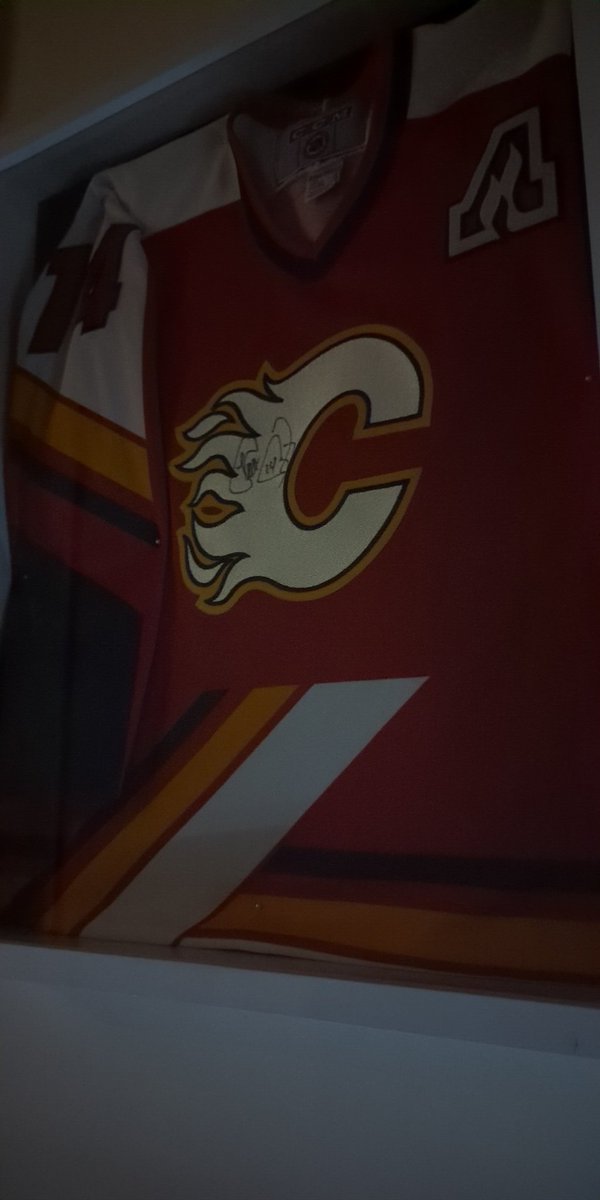 unlikely_event's tweet photo. @FlamesNation This has nostalgia feels for me🔥🔥 https://t.co/pon87R3jC5