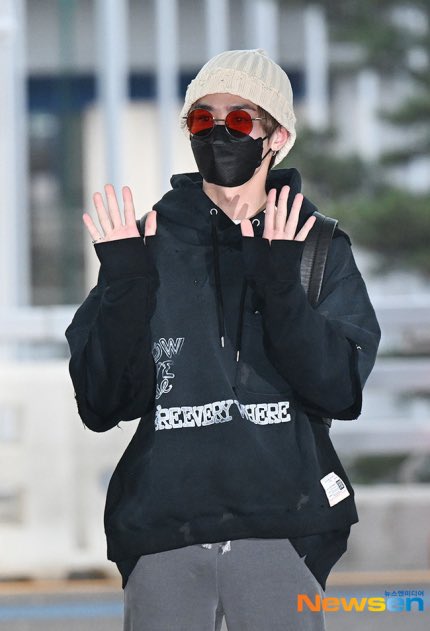 SM_NCT's tweet photo. [PRESS] 221021 #WayV at Incheon International Airport heading to Manila, Philippines for ‘I-POP U 2022 Manila’

#KUN https://t.co/Mah53Y9k8t