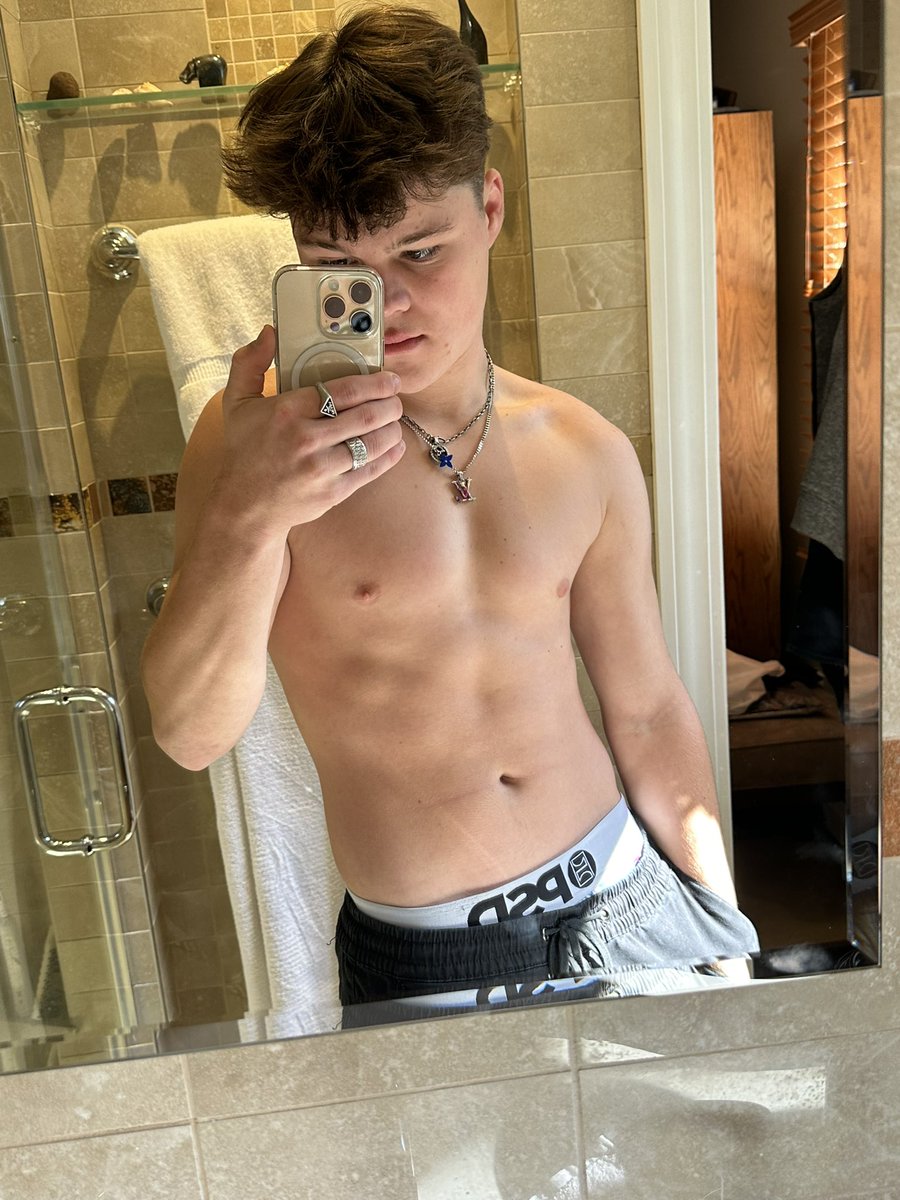 Jack Free 0F👀 on Twitter "Workout done! Rt & follow for a free pic🍆🤪"
