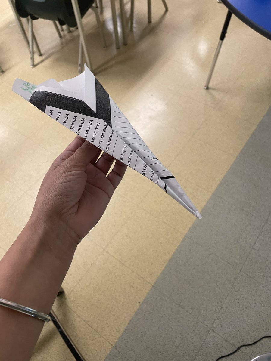 MrsSandhar's tweet photo. This was the winning #paperairplane from our #weeklystemchallenge! #grade7 #stem #science #grade7science @HaltonDSB @Hawthorne_PS https://t.co/kZt73sWDXs