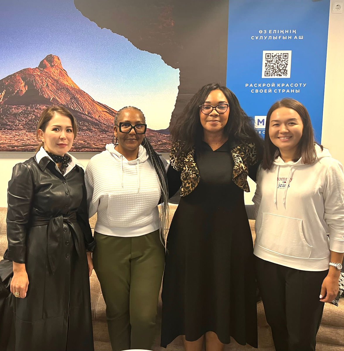 diplomatic_the's tweet photo. KAZAKHSTAN - ATYRAU AIRPORT 
On Arrival ahead of The  opening ceremony of the Executive MBA program in Women Leadership in the Energy Sector at Atyrau oil &amp; gas university in Kazakhstan on 21 Oct 2022 
@KazEmb_Pretoria
 @MFA_KZ @MandelaNdileka 
 @KAZENERGY_COM
 @DIRCO_ZA
 #AOGU https://t.co/o2JdsFktMf