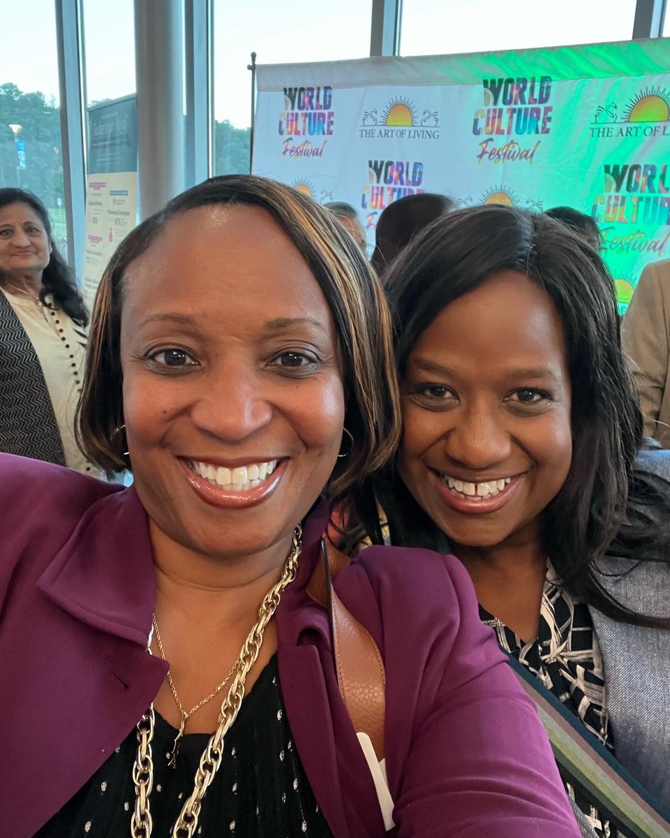 vgatling93's tweet photo. Always wonderful to share with my fellow #visibleequity colleague! @VBSAcaSupport https://t.co/5OR3VfteP9