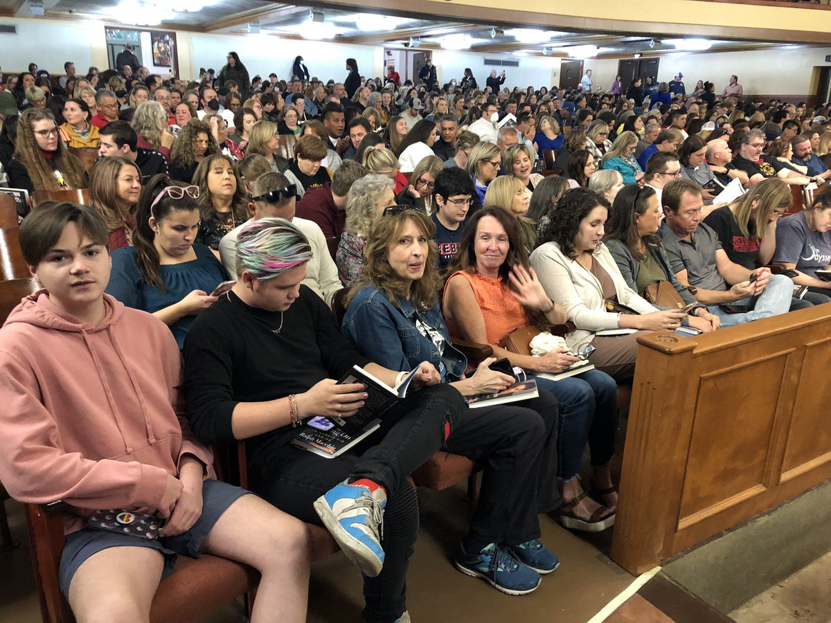 JimmieTramel's tweet photo. Does Tulsa still dig greaser @ralphmacchio? He attracted a sold-out crowd to Will Rogers High School, alma mater of @se4realhinton, for this stop on his book tour. https://t.co/4YTZlcVyvA