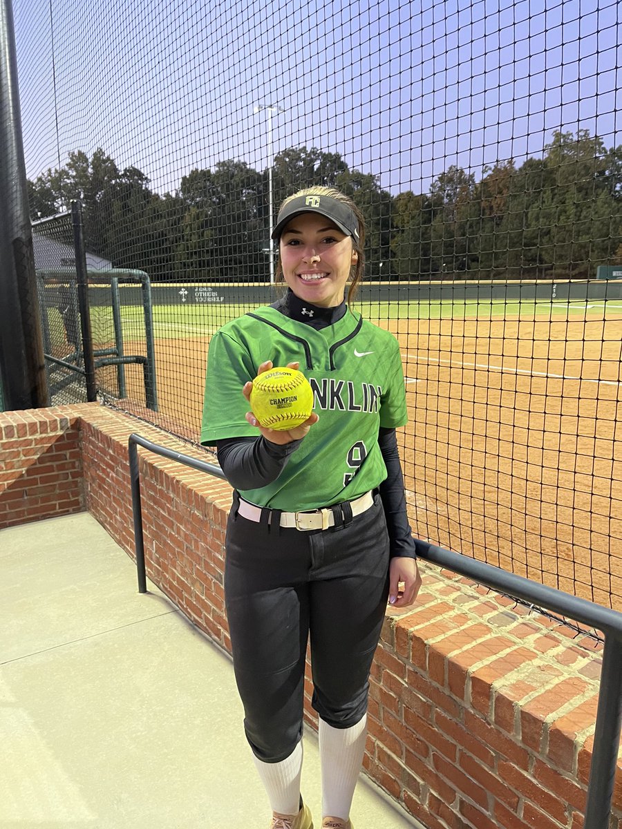 Mgbryson44's tweet photo. super excited to be moving on to day 2 in super regionals!!! Always a great day with a 💣🔥@LanderSoftball @MikeDavo17 @PiedmontSB @UpstateSoftball @UNGSoftball https://t.co/lcndlfCvPA