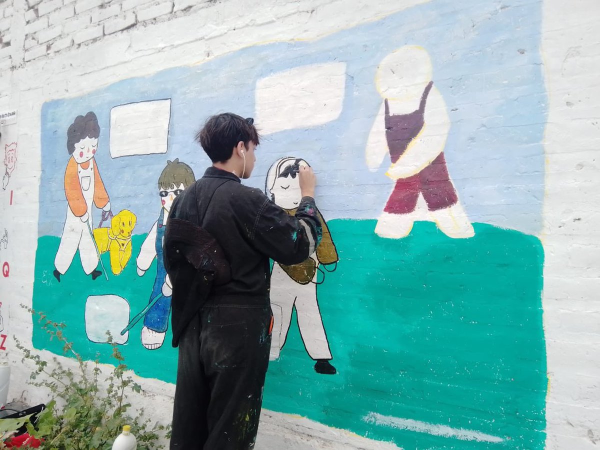 GiovanettL's tweet photo. 👉Hoy desde la Subsecretaría de #Discapacidad en el #BarrioProgreso realizamos 2 murales, uno de LSA y otro realizado por el artista #ÁlvaroSifuentes, en el cual se identifican los tipos de bastones y perro guía que sirven de apoyo a personas ciegas y de baja visión. https://t.co/qkMSzMCmoX