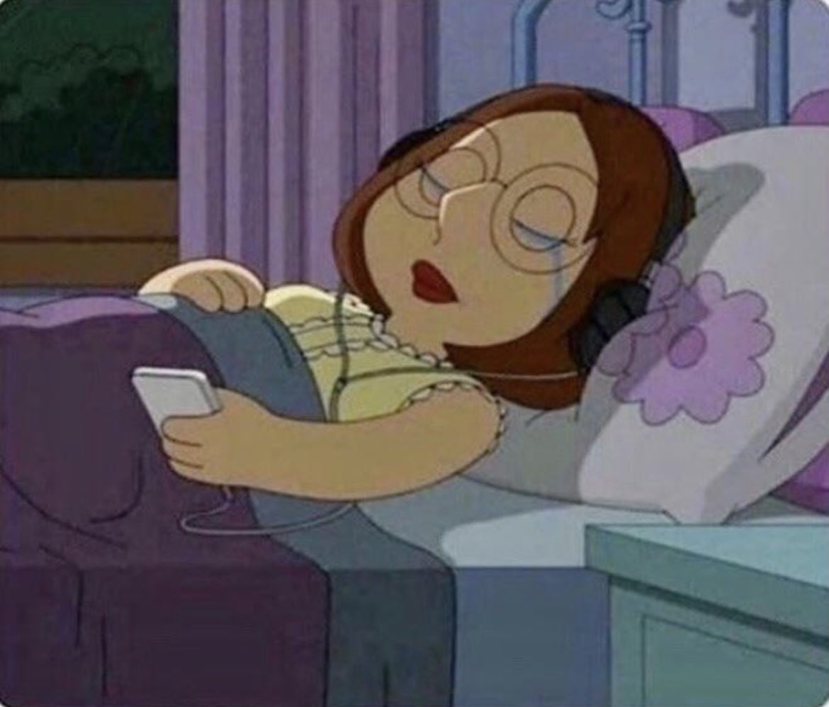 slvmenon's tweet photo. Listening to the new Arctic Monkeys after following the news the whole day ready to wake up to the new Taylor Swift tomorrow 🥲 https://t.co/2yyoshIIHF