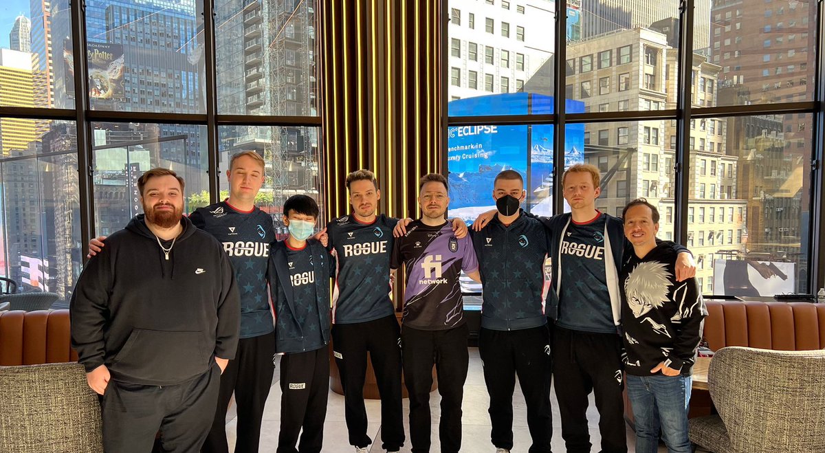 a_diazveliz's tweet photo. Dolió mucho perder 3 0 pero vamos que todos los que seguimos lol sabemos que los equipos asiáticos siempre son una auténtica locura, yo desde aquí aplaudo de pie a este equipo y ahora a @Rogue lo seguiremos apoyando como @KoI #VamosRogue #SomosKoI #worlds2022 https://t.co/KfsOxlf5Wv