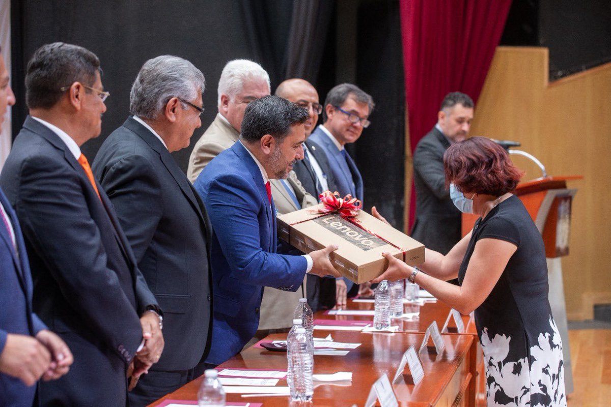 #ComunicadoIPN 🗒️  Acuerdan IPN y SNTE entrega de equipo de cómputo a personal docente

Más información ➡️ bit.ly/3TljLSa