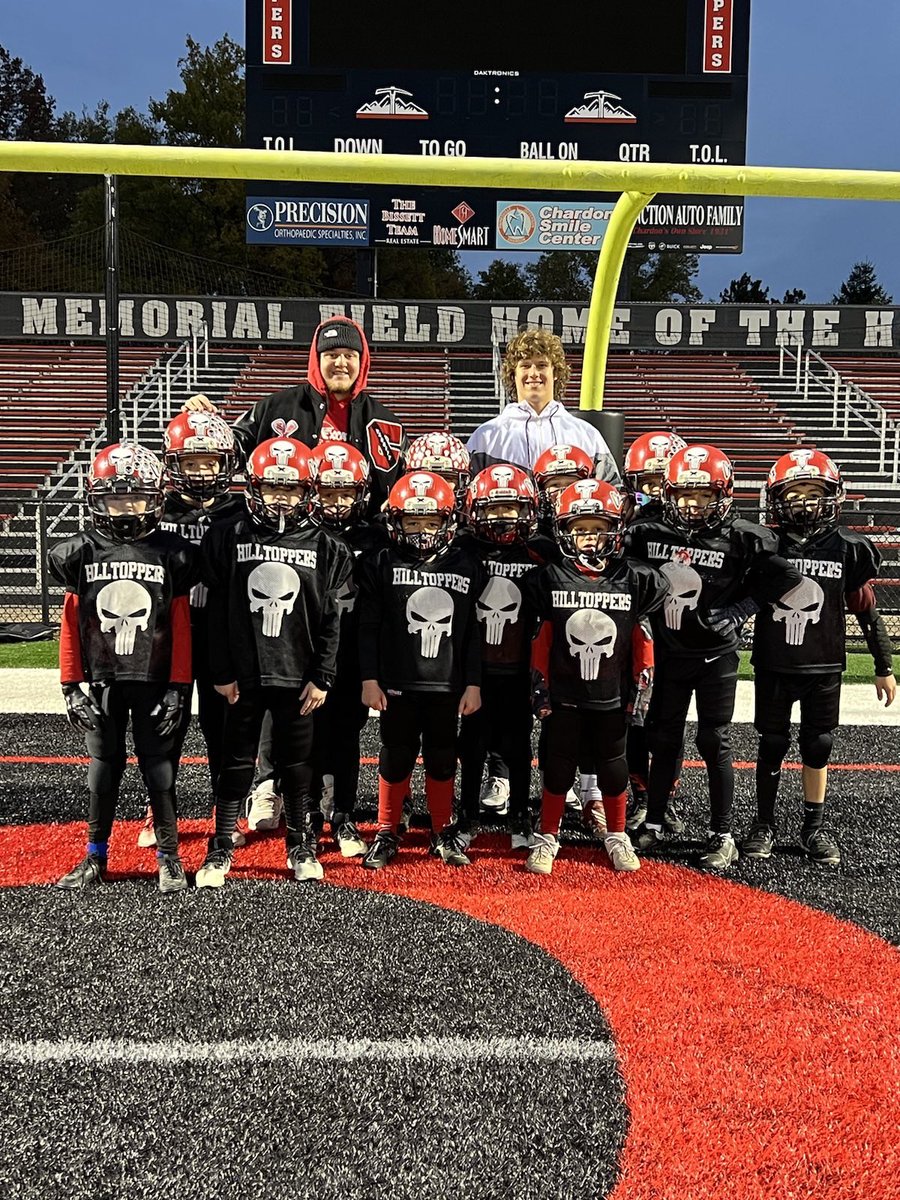topperfb's tweet photo. Good luck to the CYF C Division Punishers who will represent Chardon in the youth Super Bowl Saturday. S/O to Fetchik &amp; Felger for spending some time with these Future ‘Toppers at their practice tonight ! https://t.co/iE9MiUF2XM