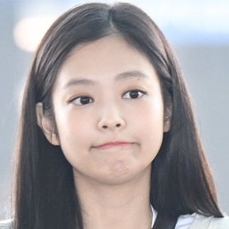 tiny_ninii's tweet photo. Jennie's cute bread cheeks 🍞 https://t.co/MNacd06A53
